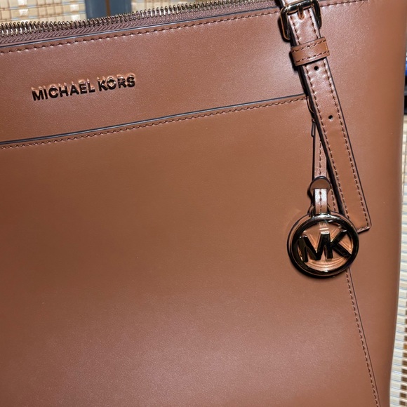 Michael Kors Voyager Large Saffiano Leather Tote - Picture 6 of 14
